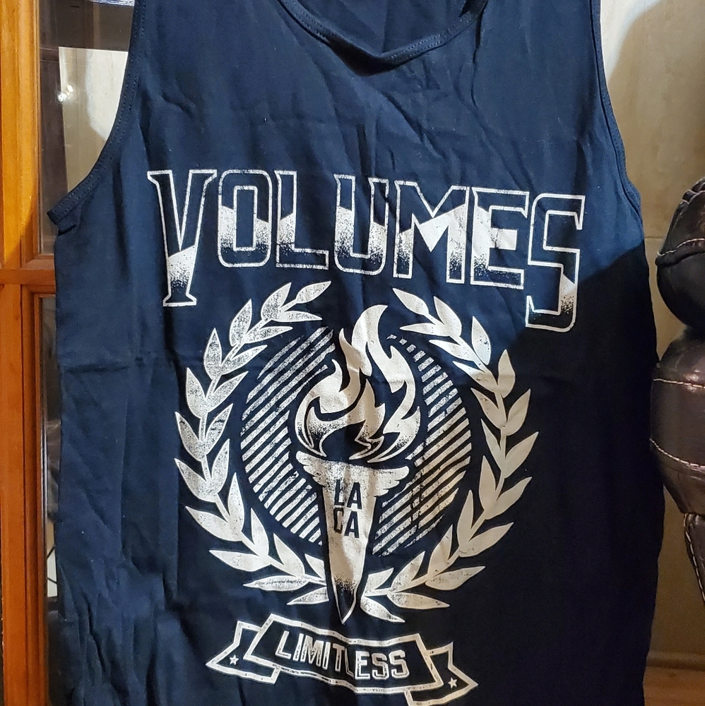 Volumes band tank top